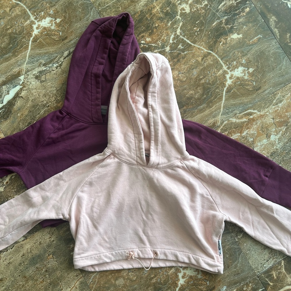 BABY PINK GYM SHARK CROPPED HOODIES